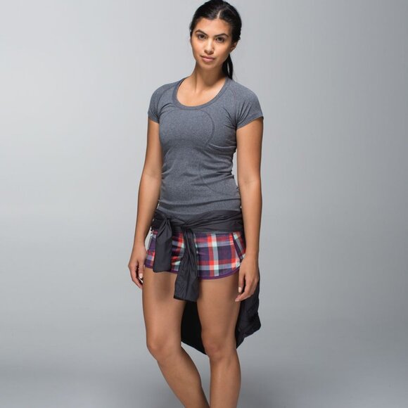 EUC Lululemon Wheezy Check Berry Yum Yum Run: Speed SHort *2-way Stretch Size 4 - Picture 4 of 11